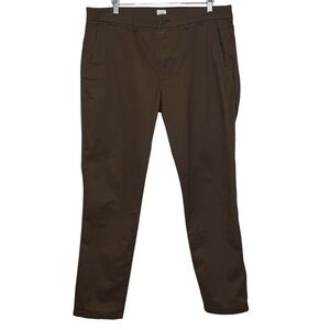 Gap Essential Khaki Slim
